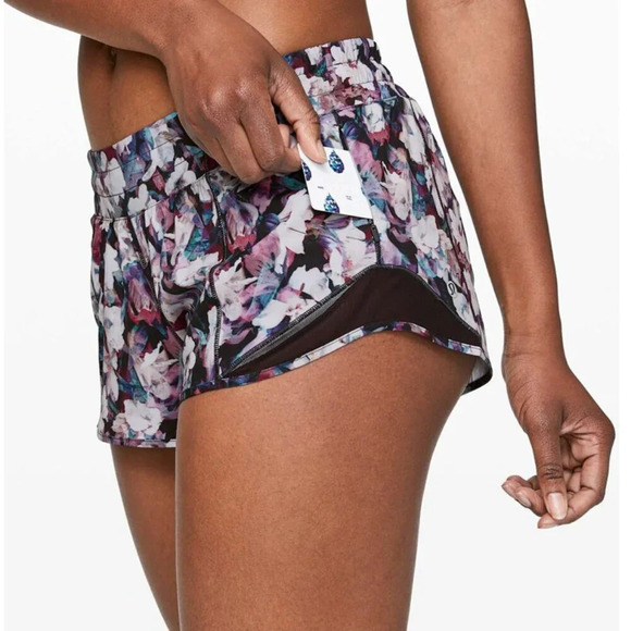 LULULEMON Hotty Hot  Short II *2.5" Purple White Size 6 - Picture 2 of 8